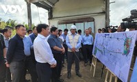 PM Pham Minh Chinh Mensurvei Proyek-Proyek Infrastruktur Penting di Provinsi Bac Lieu