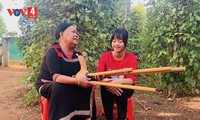  Bliu Hwing – Seniman Perempuan Etnis Minoritas Ede yang Menjaga Jiwa Lagu Rakyat Eirei