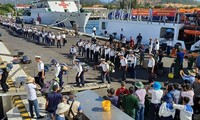 Поставка новогодних подарков на островной уезд Чыонгша