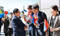 Премьер-министр Фам Минь Тинь посетил самый старейший вуз в Швеции