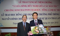 Trao kỷ niệm chương cho Tổng lãnh sự Vương quốc Thái Lan