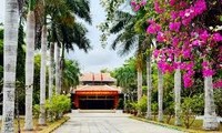 Trà Vinh:  hàng ngàn người dân đến thắp hương giỗ Chủ tịch Hồ Chí Minh