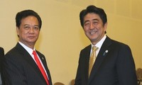 Thủ tướng Nguyễn Tấn Dũng gặp Thủ tướng Nhật Bản Shinzo Abe 