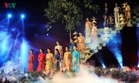 Hoàng thành lung linh trong đêm khai mạc Festival áo dài Hà Nội