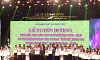 Tuyên dương 252 nhà giáo và học sinh tiêu biểu năm học 2015-2016