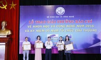 Trao giải thưởng báo chí về khoa học và công nghệ năm 2016