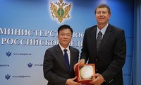 Bộ trưởng Tư pháp Lê Thành Long gặp Bộ trưởng Tư pháp Liên bang Nga Konovalov Alexandr Vladimirovich