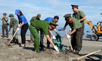 Tuổi trẻ Quảng Nam làm sạch biển, nói “không” với rác thải nhựa