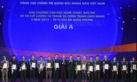 Trao giải thưởng 5 năm văn học nghệ thuật, báo chí đề tài lực lượng vũ trang và chiến tranh cách mạng