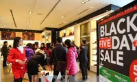 Sôi nổi các hoạt động mua sắm dịp Black Friday