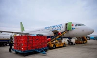 Bamboo Airways tài trợ vận chuyển cho y bác sĩ, thiết bị y tế đến chi viện Hải Dương