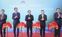 Khai mạc triển lãm ảnh “Hành trình 30 năm Việt Nam tham gia ASEAN”