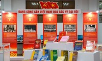 Trưng bày gần 800 tư liệu tại Triển lãm “Đảng Cộng sản Việt Nam qua các kỳ Đại hội”