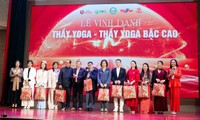 Liên đoàn Yoga Việt Nam vinh danh Thầy Yoga và Thầy Yoga bậc cao