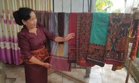 Nghệ nhân Néang Chanh Ty bảo tồn nghề dệt thổ cẩm Khmer