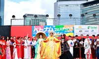 Áo dài và văn hóa Việt rực rỡ tại Lễ hội Việt Nam 2026 ở Osaka