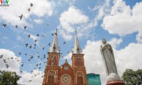 Gereja Duc Ba (Ibu Maria) di kota Ho Chi Minh (Vietnam Selatan)