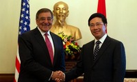 Menlu Pham Binh Minh menerima Menhan AS Leon Edwward Panetta