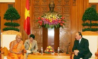 Deputy PM VN Nguyen Xuan Phuc menerima delegasi agama Buddha Kerajaan Kamboja