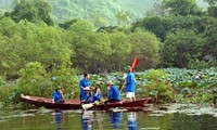 Asosiasi relawan “Menyalakan api hati” dengan obyek wisata Huong Son.