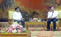 Deputi PM Nguyen Xuan Phuc menerima delegasi Laos