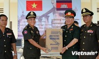 Kementerian Pertahanan Vietnam memberikan bingkisan membantu instansi kedokteran militer Kamboja