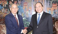 Deputi PM Nguyen Xuan Phuc menerima delegasi Pengurus Besar Front Tanah Air Laos