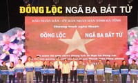 Program kesenian dengan tema “Dong Loc- Simpang tiga yang abadi”