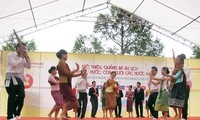 "Hari Persatuan Besar ASEAN - Satu visi, satu identitas, satu komunitas" di kota Hanoi