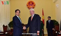 PM Nguyen Tan Dung menerima Wakil Sekjen PBB dan Menteri Hukum Aljazair