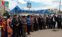 Membangun lapangan dan patung monumen Presiden Ho Chi Minh di kota Ulyanovsk, Federasi Rusia