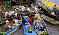 Pasar terapung Cai Be -  destinasi  wisata di Kawasan Nam Bo Barat