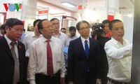 Deputi PM Vu Duc Dam menghadiri pameran “Tanah Air- 70 tahun satu penggalan jalan”