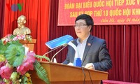 Deputi PM Pham Binh Minh melakukan kontak dengan para pemilih propinsi Quang Ninh