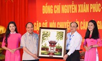 PM Nguyen Xuan Phuc melakukan kontak dengan para pemilih di kota Hai Phong