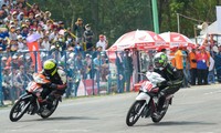 Lomba balap sepeda motor di Vietnam.