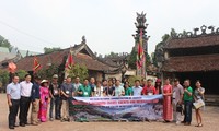 Peserta Famtrip Indonesia  menikmati keindahan pusaka-pusaka Vietnam