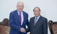 PM Vietnam, Nguyen Xuan Phuc menerima Profesor, Thomas Vallely dari Universitas Harvard, AS