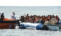 Masalah migran: Sebuah kapal tenggelam di lepas pantai Libia hampir 100 orang hilang