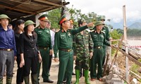 Wakil Ketua MN Do Ba Ty memimbing mengatasi akibat hujan dan banjir di Propinsi Yen Bai