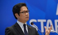  KTT CEO Summit telah berakhir dan menyerahkan jabatan Ketua CEO Summit kepada Papua Nugini