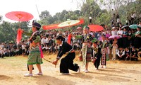 Festival Bunga yang diselenggarakan warga etnis minoritas Cong, provinsi Dien Bien