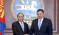  PM Nguyen Xuan Phuc menerima Ketua Parlemen Mongolia, Miyegombo Enkhbold