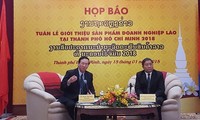  Membuka peristiwa tentang sosialisasi barang yang berskala paling besar dari Laos di Vietnam