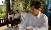 Mantan PM Vietnam, Nguyen Tan Dung dan banyak warga datang melayat Mantan PM Phan Van Khai