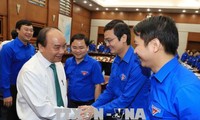 PM Nguyen Xuan Phuc melakukan temu kerja dengan Liga Pemuda Komunis Ho Chi Minh