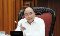 PM Nguyen Xuan Phuc melakukan temu kerja dengan Grup konsultator ekonomi dari PM