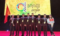 Keenam pelajar  Vietnam yang menghadiri Olimpiade Matematika Internasional 2018 meraih medali