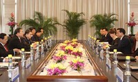 Vietnam, China seek to maintain high-level contacts and visits