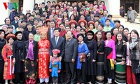 President visits Vietnam ethnic culture-tourism village